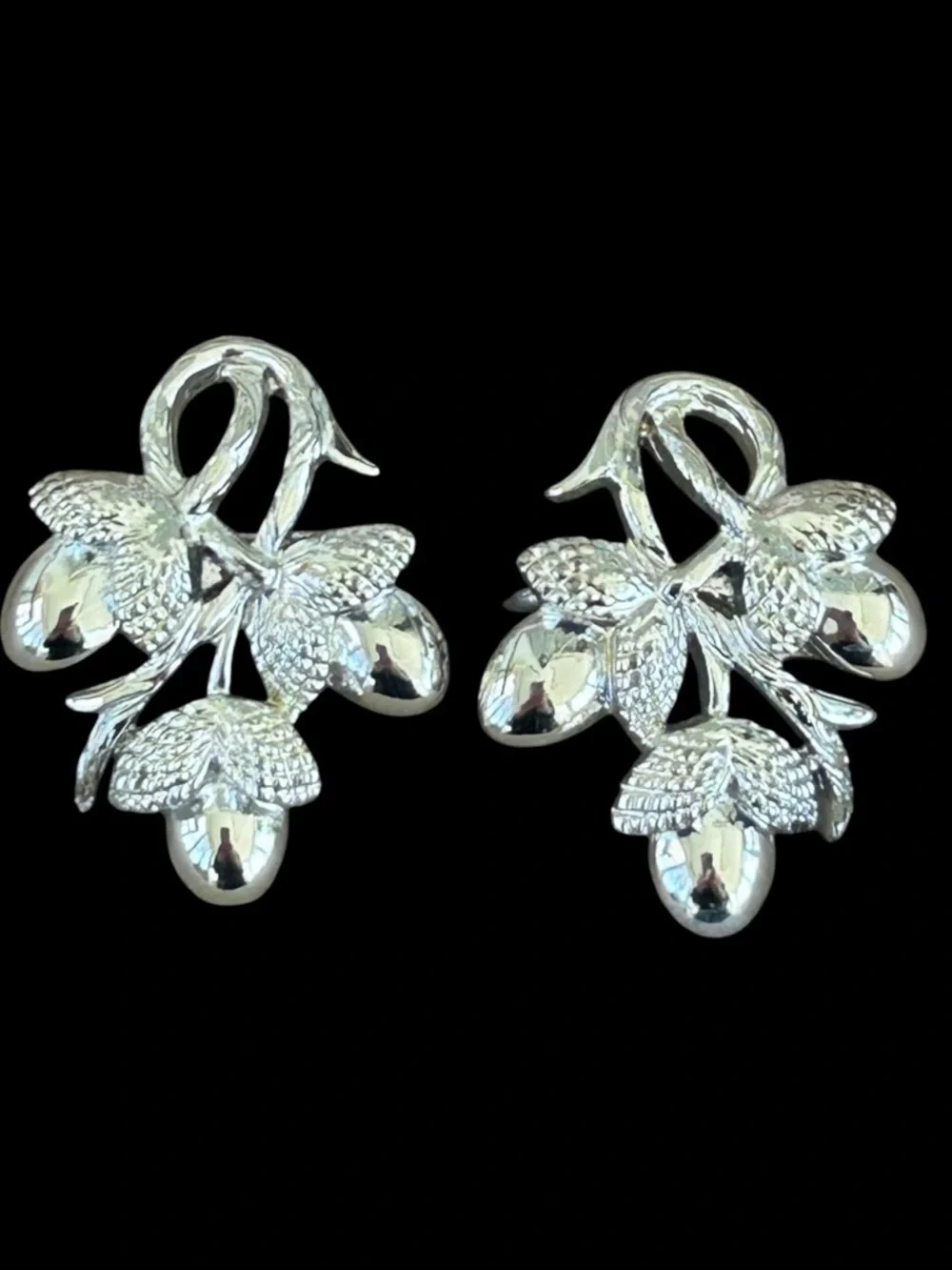 VTG Coro Acorn Clip On Earrings Silver Tone Oak Leaf Nature Signed 1